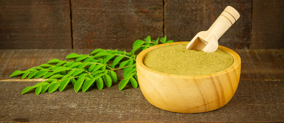 Moringa
Moringablätter und Moringapulver – nährstoffreiches Superfood mit hoher Konzentration an Vitaminen und Antioxidantien.