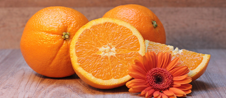Sie sehen ein Symbolbild mit Orangen für den Beitrag: Grippeschutz mit Lebensmitteln.