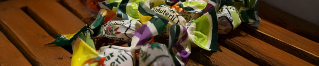 Sie sehen Hustenbonbons für den Bereich Reizhusten und Räusperzwang.